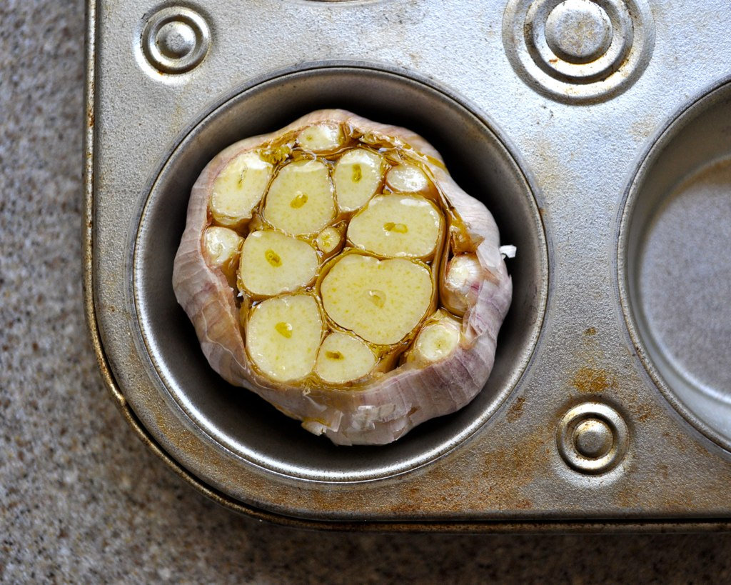Yummy Stuff: Roasted Garlic Hummus